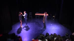 Calmer son angoisse par le théâtre, spectacle de fin d'année 2024 des élèves débutants des cours de théâtre à Paris, Lizart