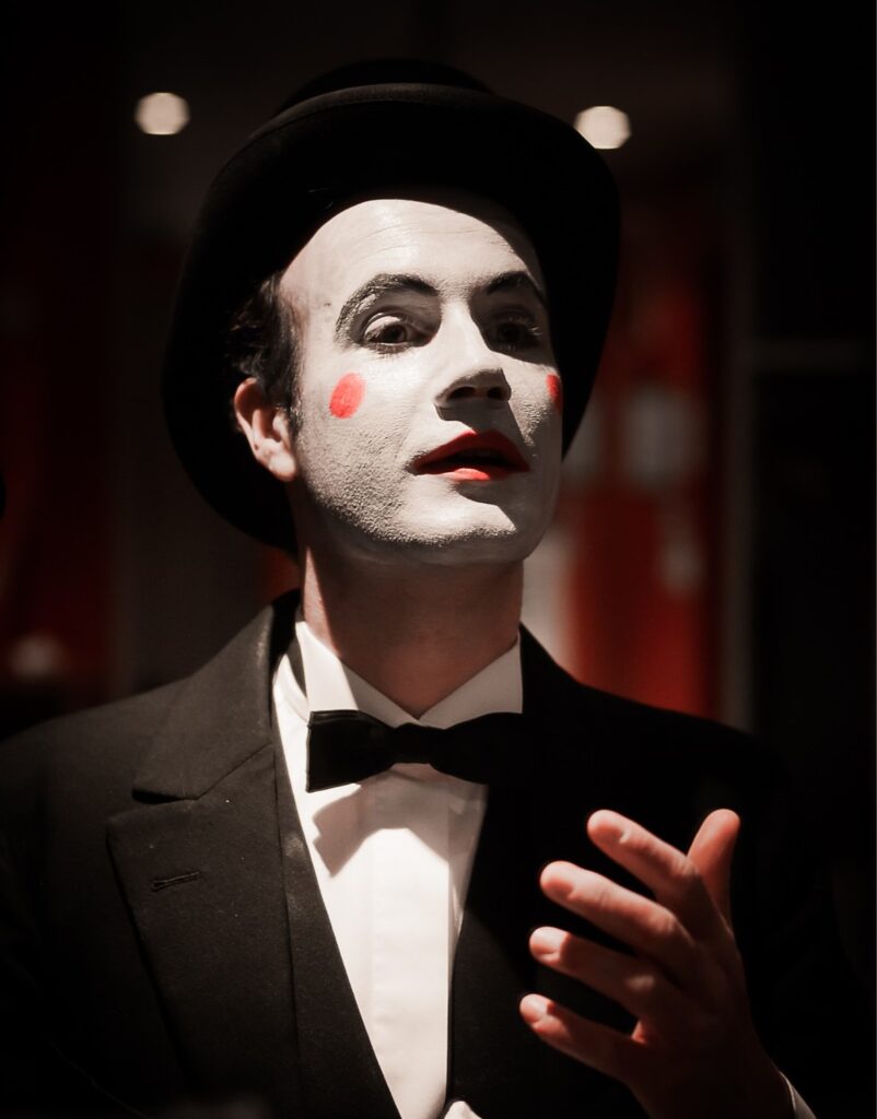 Comment fait-on pour bien jouer un personnage dans un cours de théâtre ?
