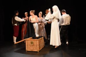 Costumes sur Scène dans La Petite Molière entre comédiens