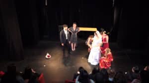 Cours de théâtre à Paris, Lizart, spectacle de fin d'année des élèves intermédiaires au théâtre Clavel, année 2024