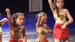 Gérer sa timidité s'apprend dès le plus jeune âge, spectacle des cours de théâtre à Paris pour enfants, LizArt