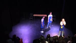 Jouer un personnage avec exaltation dans le spectacle de fin d'année, niveau avancé, cours de théâtre à Paris, Lizart