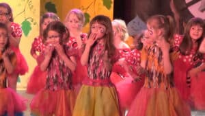Le théâtre nous instruit par le spectacle de fin d'année, Cours de théâtre à Paris enfants, année 2024, cours LIzart