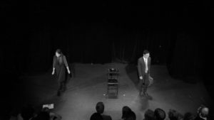 L'improvisation de deux comédiens sur le spectacle de fin d'année 2023, cours de théâtre à Paris Lizart