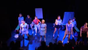 L'utilité du théâtre par le spectacle de fin d'année des cours Lizart, travail collaboratif des élèves et professeur