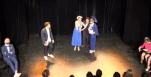 Pouvoir exprimer ses émotions sur scène, spectacle de fin d'année des élèves amateurs du cours de théâtre à Paris, LizArt