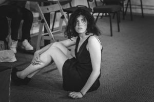 Répétition-d'un-monologue-au-cours-de-théâtre-Lizart