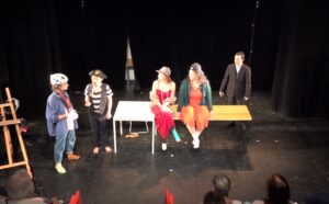 Représentation de fin d'année des élèves débutants des cours de théâtre à Paris, Lizart, année 2025