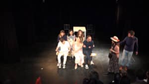 Représentation des élèves amateurs du cours de théâtre à Paris, LizArt, année 2024 au théâtre Clavel