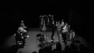 Représentation théâtrale de fin d'année des élèves débutants des cours de théâtre à Paris, Lizart
