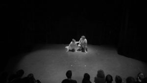 Scène entre deux comédiens Débutants des cours de théâtre à Paris, Lizart, 2022