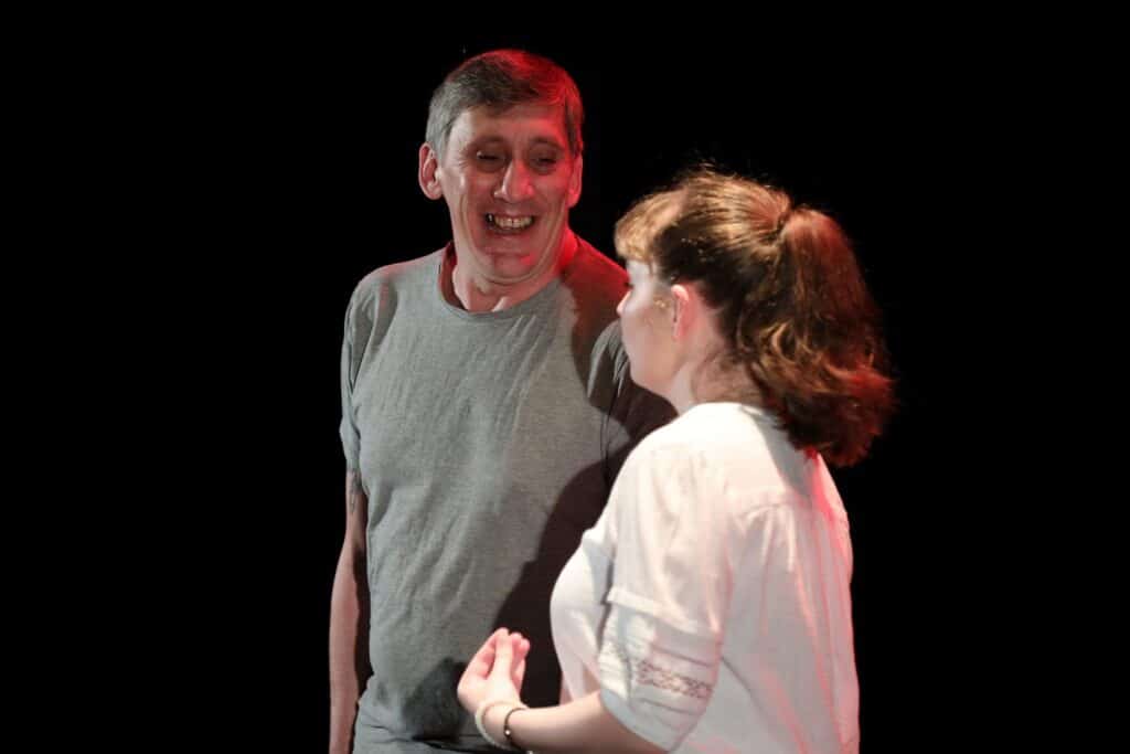 Est-ce que la pratique d'un cours de théâtre me rend vraiment plus tolérant dans la vie ?