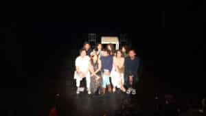 Scène finale des cours de théâtre à Paris, niveau intermédiaire, cours Lizart, 2024