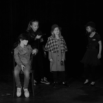 Scènes répétées dans un cours de théâtre pour enfants à Paris, cours Lizart