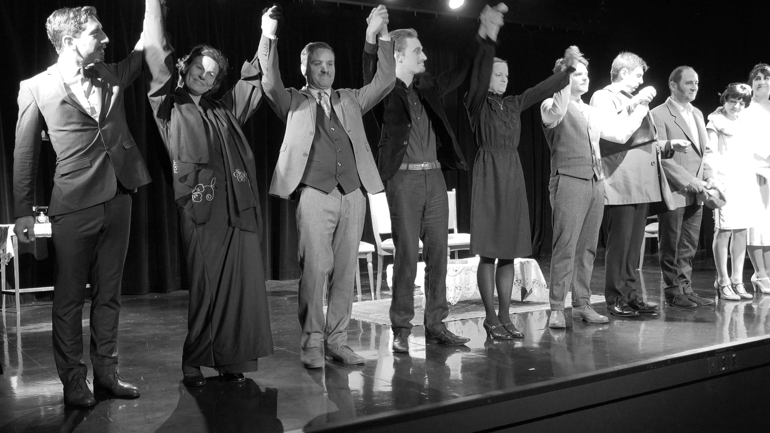 Saluts du cours de théâtre troupe