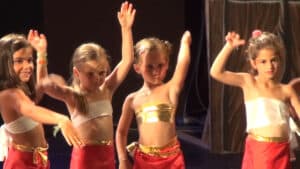 Sortir des sentiers battus en pratiquant le théâtre dès le plus jeunes âges, cours de théâtre à Paris LizArt