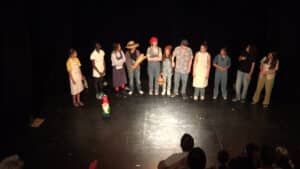 Spectacle des ados de fin d'année des cours de théâtre à Paris, Lizart, année 2024 Spectacle des ados de fin d'année des cours de théâtre à Paris, Lizart, année 2024
